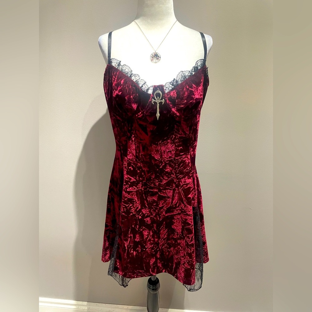Widow velvet dress